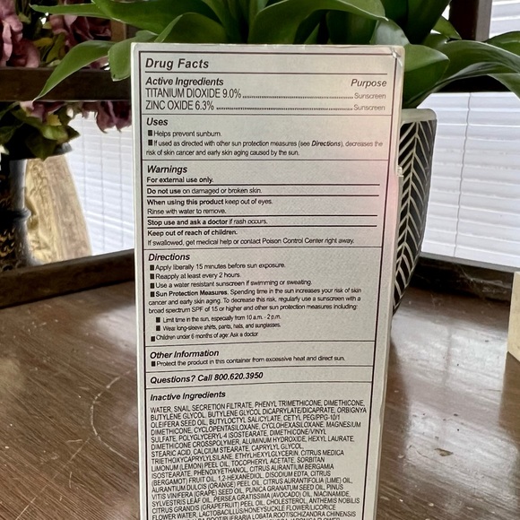 It Cosmetics CC Cream Color correcting full coverage cream. Anti-Aging Hydrating - Picture 10 of 15